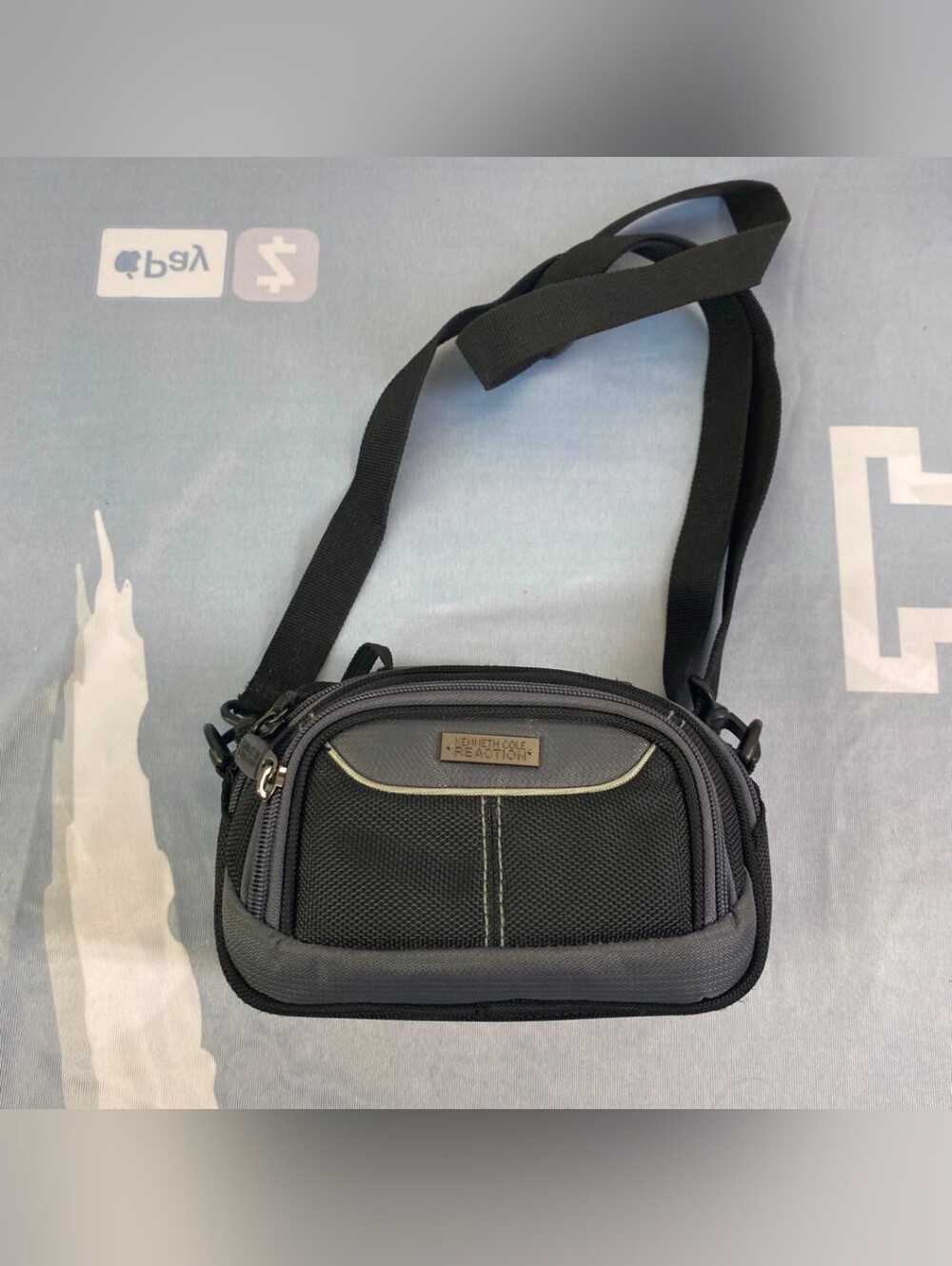 Kenneth Cole Reaction Tech Crossbody Bag Black Grey Mesh Camera Travel Bag